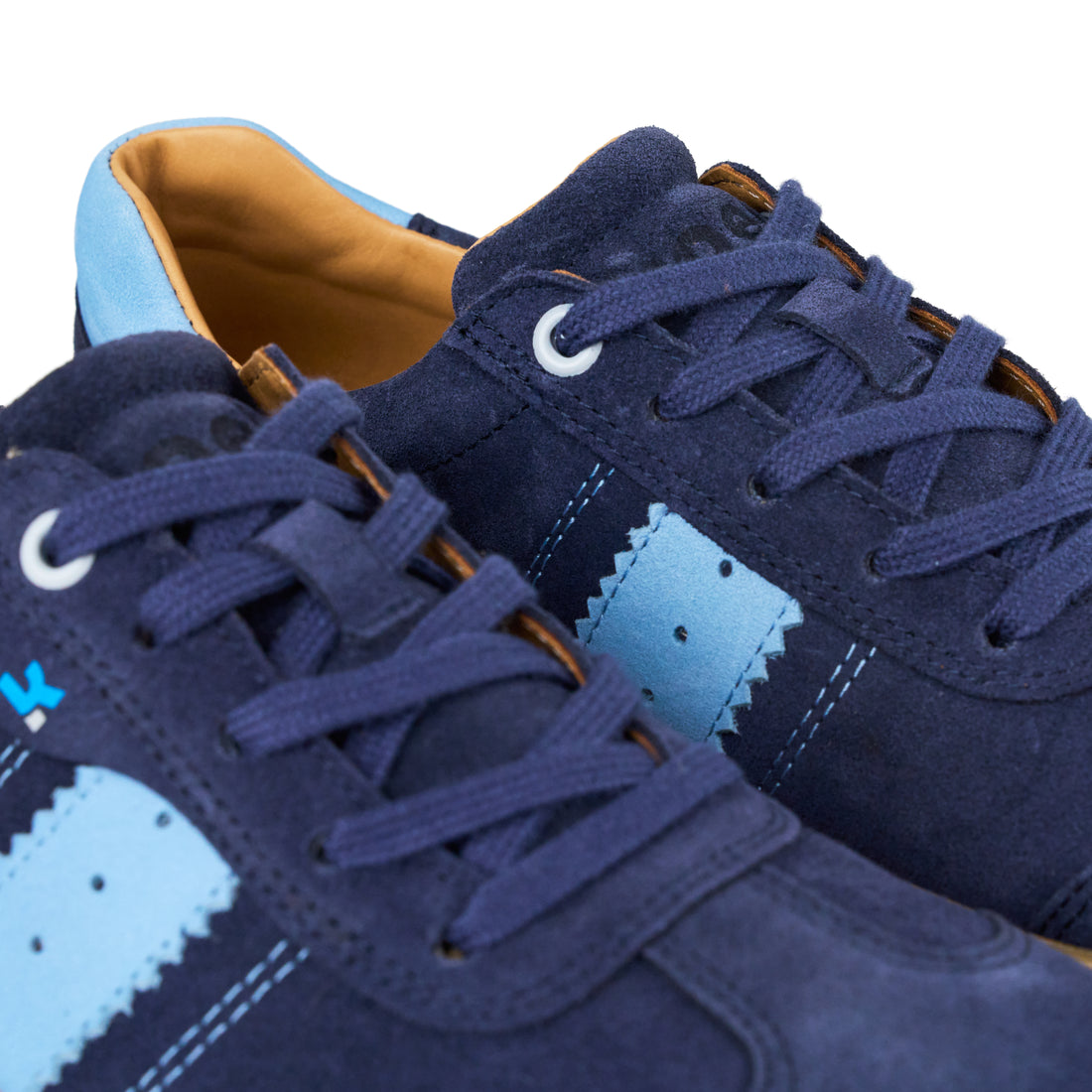 KOEL Ila Suede Navy Damensneaker – Stilvoller Barfußschuh für jeden Tag