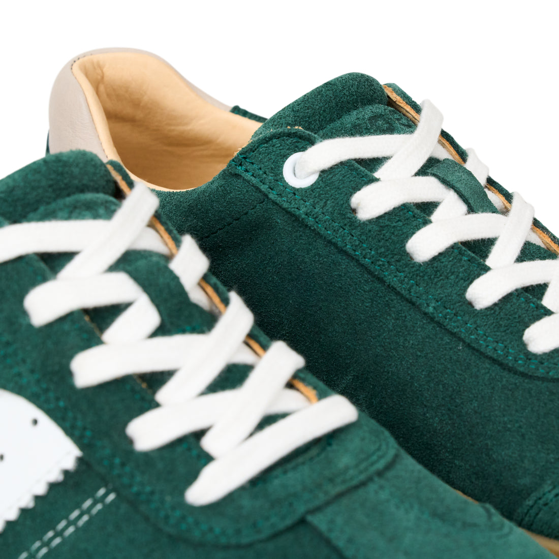 KOEL Ila Suede Green Damensneaker – Retrostyle Barfußschuh für jeden Tag