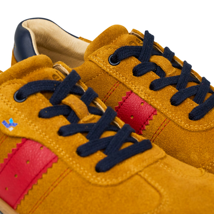 KOEL Ila Suede Ocra Damensneaker – Stilvoller Barfußschuh für jeden Tag