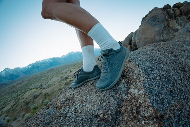 Topo Athletic Connect Grey - Barfuß-Damenlaufschuhe - Minimalismus in der besten Form